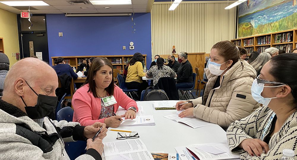 Un grupo de feligreses de habla hispana, participan de la sesión catequética del sínodo 2024 en español, realizada el 15 de febrero, en la Iglesia de Farmers Branch.