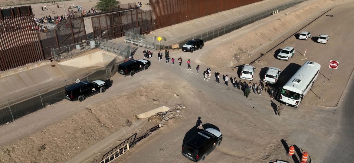 MIGRANTS BUS BORDER TEXAS