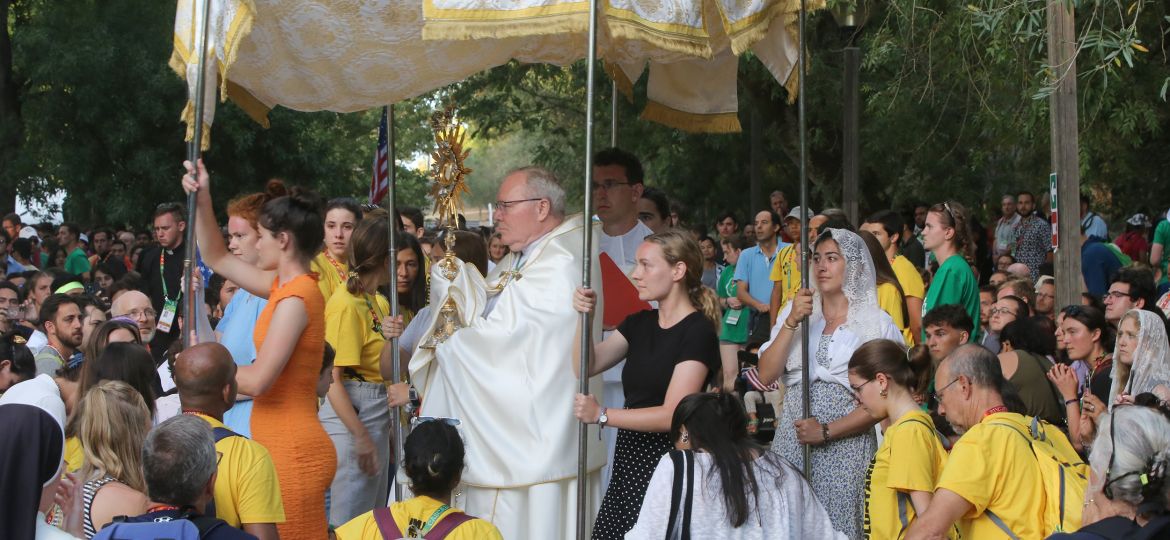 MONSTRANCE PROCESSION WORLD YOUTH DAY PORTUGAL