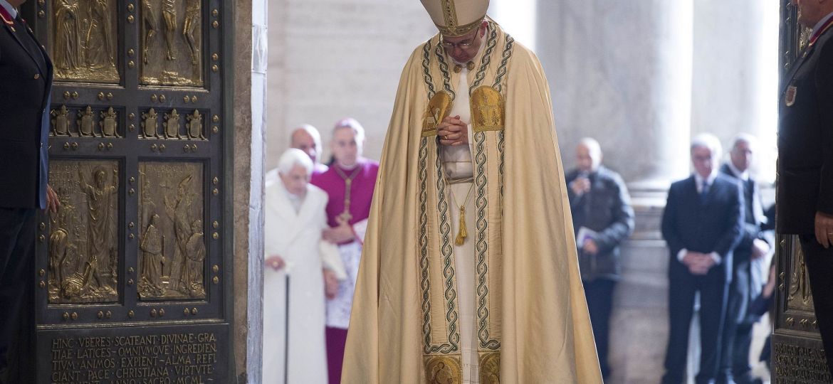 FILE POPE FRANCIS HOLY DOOR