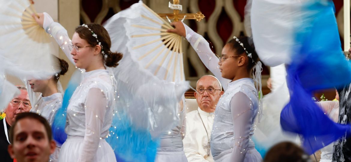 Dancers with fans present a piece about St. Francis of Assisi to Pope Francis.