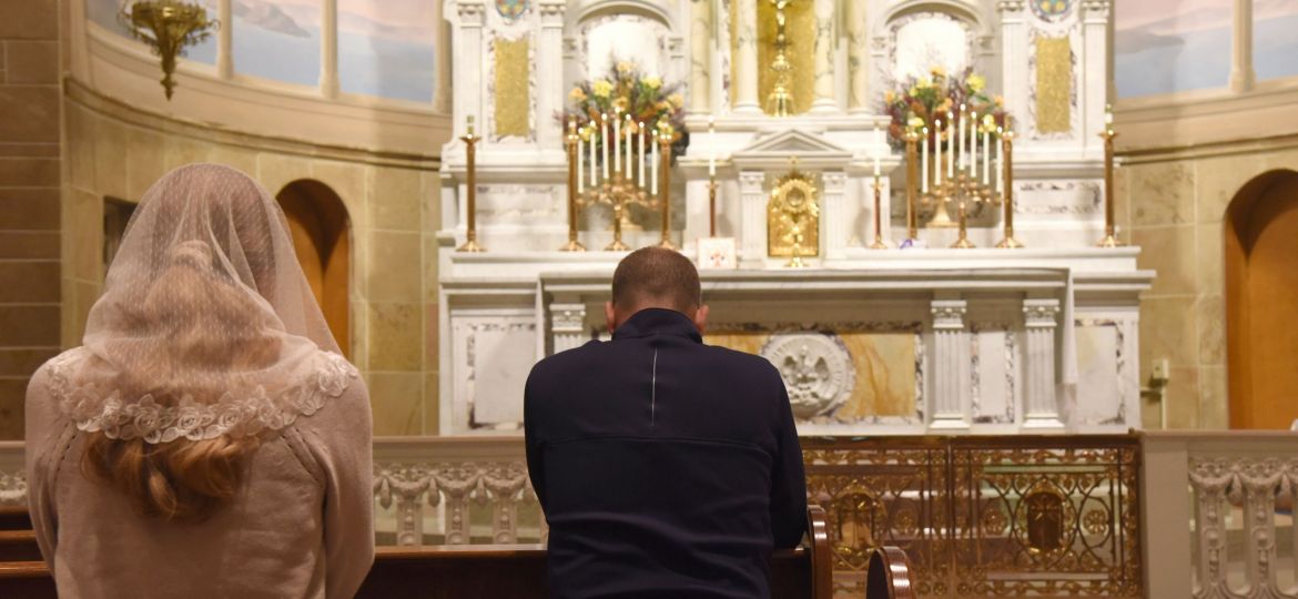 PEOPLE PRAY ELECTION DAY INDIANA CATHOLIC CHURCH