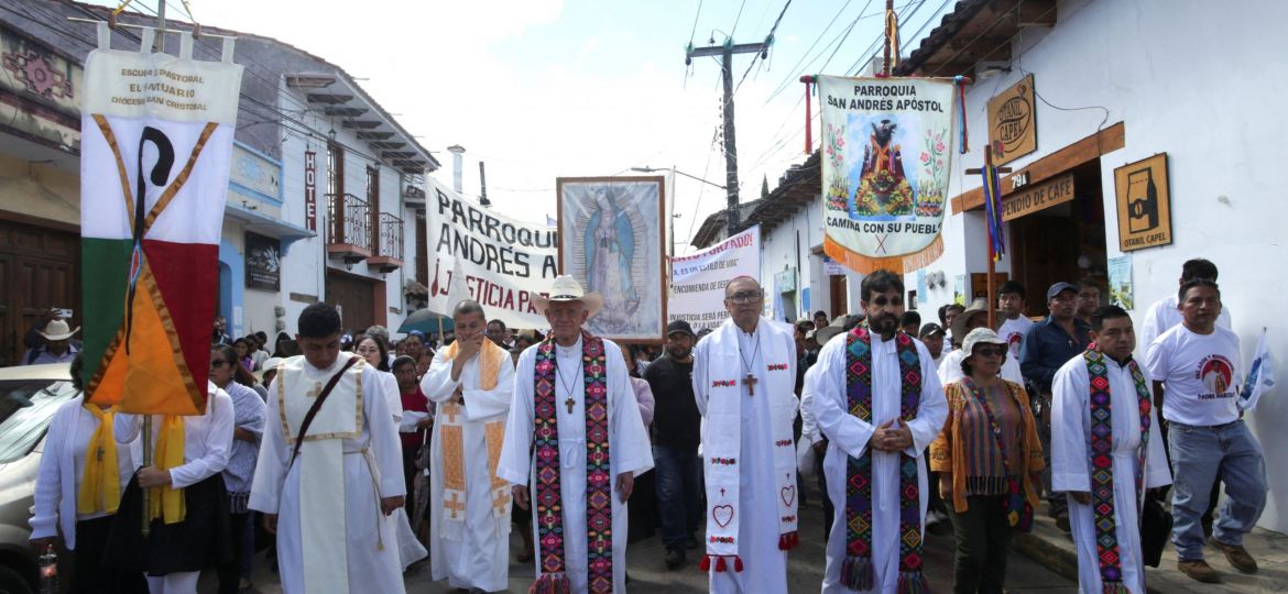 PEACH MARCH FATHER PÉREZ MEXICO