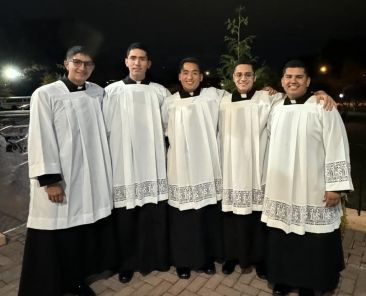 (De izq a der) Sebastián Peña, Benjamín Figueroa, Diego Vaquera, Juan Correa y Benjamín González, jóvenes de la parroquia de San Bernardo de Claraval, hicieron sus votos de primer año en su camino al sacerdocio con el Instituto del Verbo Encarnado., en noviembre 28 de 2024.