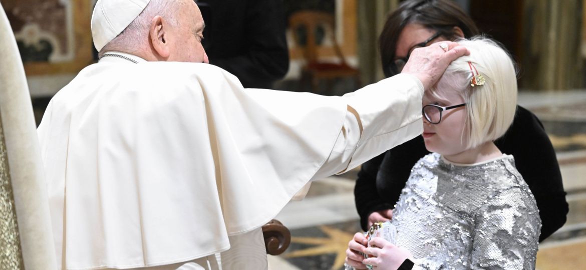 POPE FRANCIS VISUALLY IMPAIRED