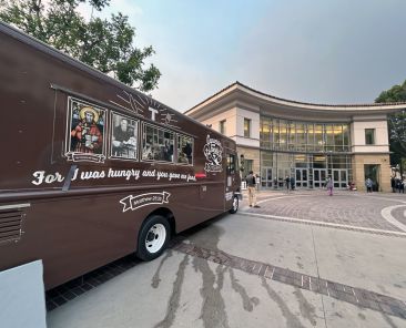 A "Capuchin Family Kitchen" food truck is parked outside the Pasadena Convention Center.