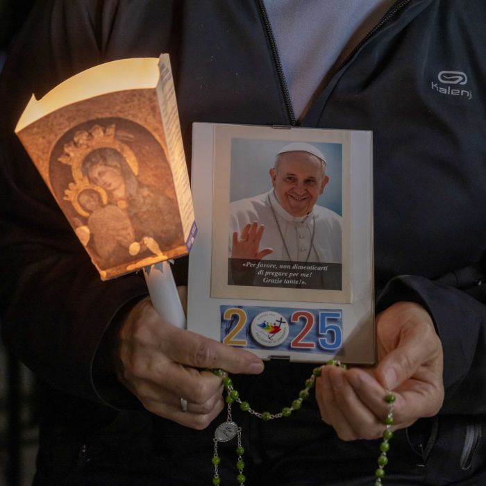ROSARY ST. PETER'S SQUARE MARCH 8 (high rez)