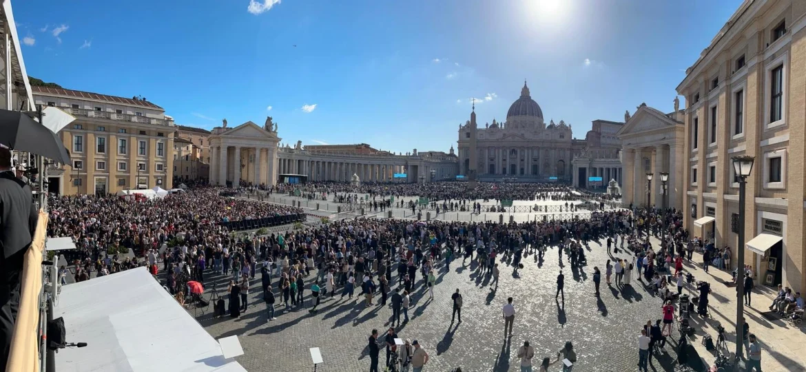 A crowd gathers on the afternoon of May 8, 2025, on St. Peter's Square, hoping to catch a glimpse of smoke rising from the chimney on the Sistine Chapel. | Peter Gagnon / EWTN