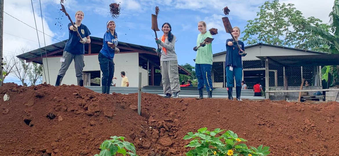 Costa Rica shovels