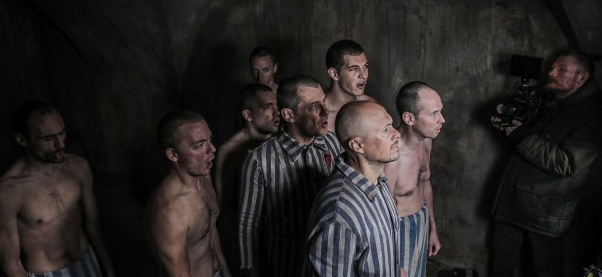 10 Men in cell_@michaelangelsorich