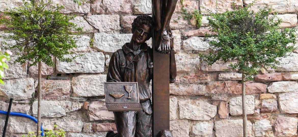 CARLO ACUTIS SCULPTURE BY TIMOTHY SCHMALZ