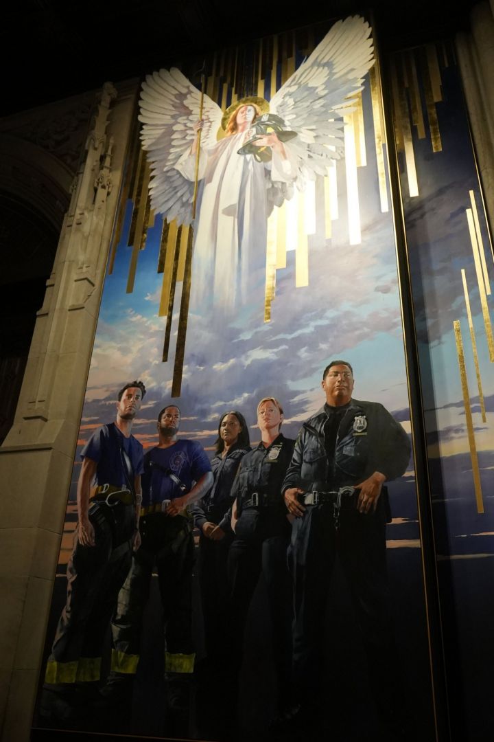 Nuevo mural en la Catedral de San Patricio: homenaje a los inmigrantes, rescatistas y los santos de Nueva York