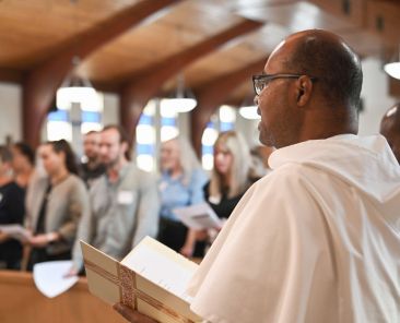 Dominican Father Jeffrey Ott, pastor of Our Lady of Lourdes Catholic Church in Atlanta, sings during the prayer service to kick off the National Catholic Conference on Restorative Justice Sept. 25, 2025. The conference aimed to "advance healing approaches to harm, crime, and injustice." (OSV News photo/Julianna Leopold, Georgia Bulletin)
