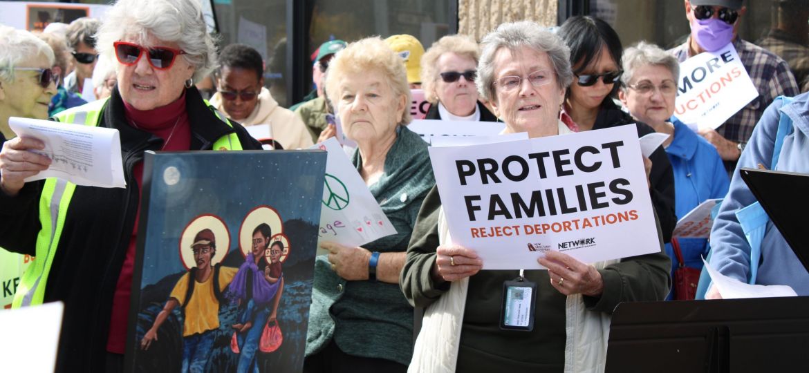 (SPANISH) VIGIL IMMIGRANTS PHILADELPHIA