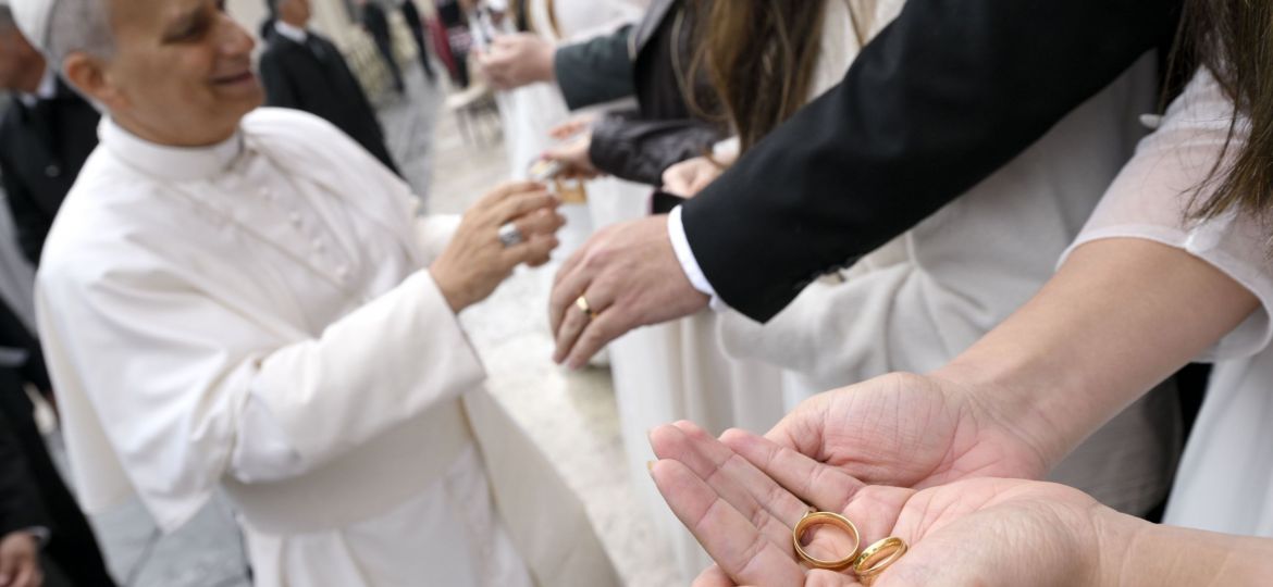 POPE LEO XIV AND NEWLYWEDS