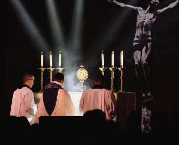 A view of the Blessed Sacrament exposed in the monstrance during Eucharistic adoration at SEEK 2025 in Washington Jan. 3. The upcoming SEEK 2026 conference is inviting young Catholics and attendees of all ages to embrace its theme inspired by St. Pier Giorgio Frassati: “To the Heights.” It will be held Jan. 1-5 in Denver, Columbus, Ohio, and Fort Worth, Texas. (OSV News photo/courtesy FOCUS)