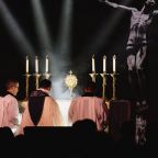 A view of the Blessed Sacrament exposed in the monstrance during Eucharistic adoration at SEEK 2025 in Washington Jan. 3. The upcoming SEEK 2026 conference is inviting young Catholics and attendees of all ages to embrace its theme inspired by St. Pier Giorgio Frassati: “To the Heights.” It will be held Jan. 1-5 in Denver, Columbus, Ohio, and Fort Worth, Texas. (OSV News photo/courtesy FOCUS)