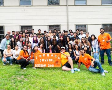 Integrantes de la Jornada Juvenil 208 posan en el Centro de Cursillos de Dallas, el 30 de marzo de 2025. Foto Cortesía.