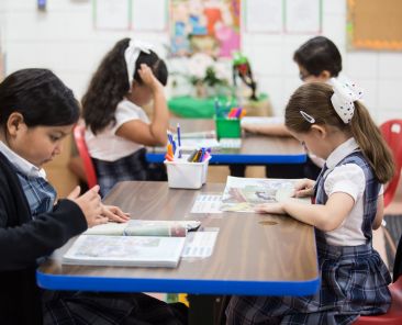 RC_DataInstruction3_C
El seguimiento de datos permite a los maestros en la Academia Santa Clara clasificar a los niños en niveles y ofrecerles intervención en grupos pequeños. Foto RC/María Olivas