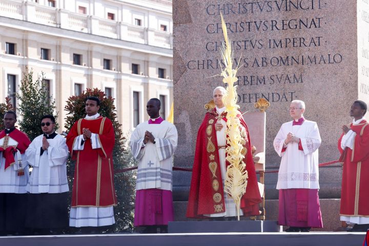 En su primer Domingo de Ramos, el Papa León dice que Jesús clama desde la cruz contra la guerra