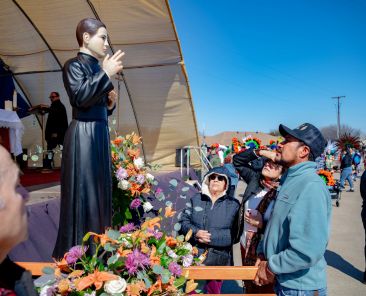 Procesión con las reliquias de Santo Toribio Romo en la Parroquia de San Juan – Santa Teresita de la Diócesis de Dallas, el 22 de Febrero del 2026.