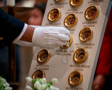A Knight of Columbus venerates the 36 relics of martyrs of Mexico's Cristero War at the Cathedral of Our Lady of the Angels in Los Angeles April 18, 2026. (OSV News photo/John Rueda, courtesy Archdiocese of Los Angeles)