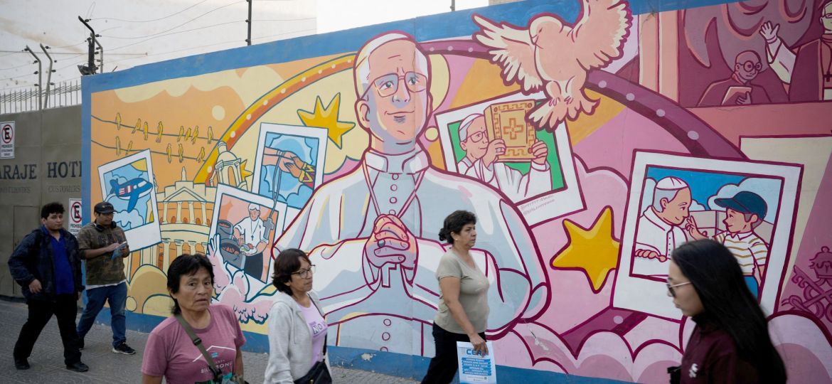 (SPANISH) MURAL POPE LEO PERU