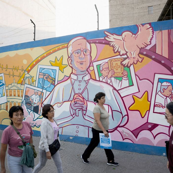 (SPANISH) MURAL POPE LEO PERU